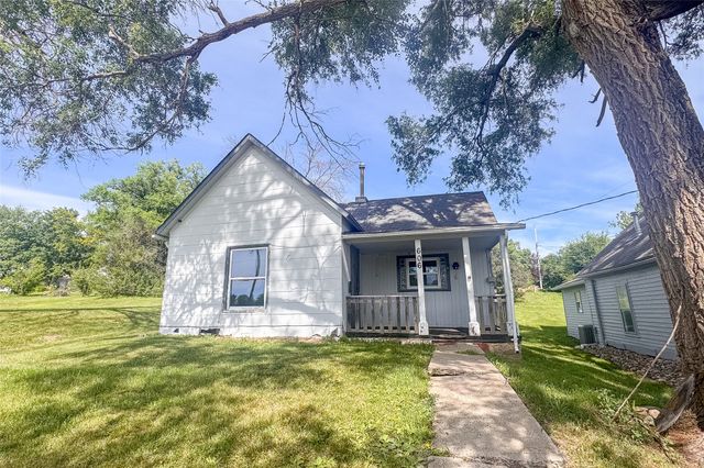 606 N 3rd Street, Guthrie Center, IA 50115