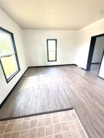 606 N 3rd Street, Guthrie Center, IA 50115