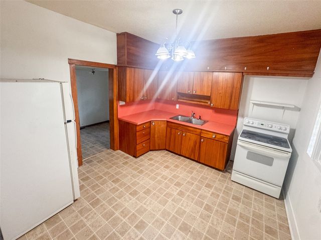 606 N 3rd Street, Guthrie Center, IA 50115