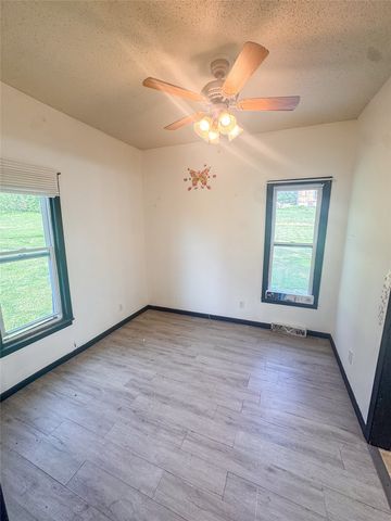 606 N 3rd Street, Guthrie Center, IA 50115