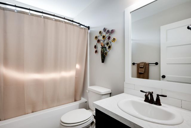 885 N Cloverleaf St, Goddard, KS 67052