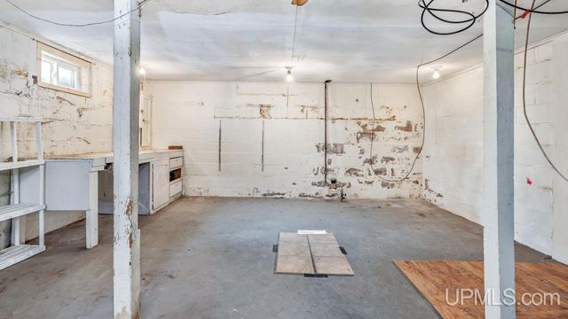 213 Roseland Street, Kingsford, MI 49802