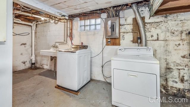 213 Roseland Street, Kingsford, MI 49802