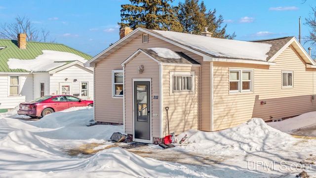 213 Roseland Street, Kingsford, MI 49802