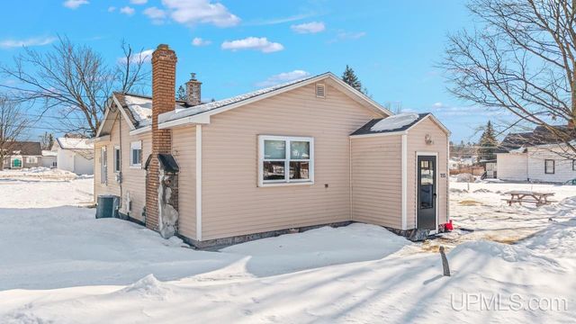 213 Roseland Street, Kingsford, MI 49802