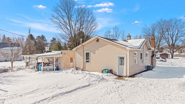 213 Roseland Street, Kingsford, MI 49802