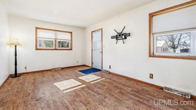 213 Roseland Street, Kingsford, MI 49802