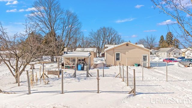 213 Roseland Street, Kingsford, MI 49802