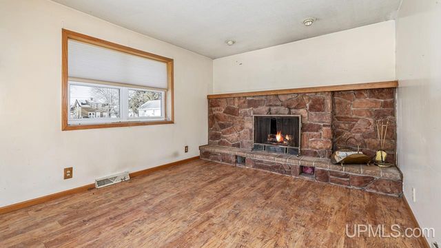 213 Roseland Street, Kingsford, MI 49802