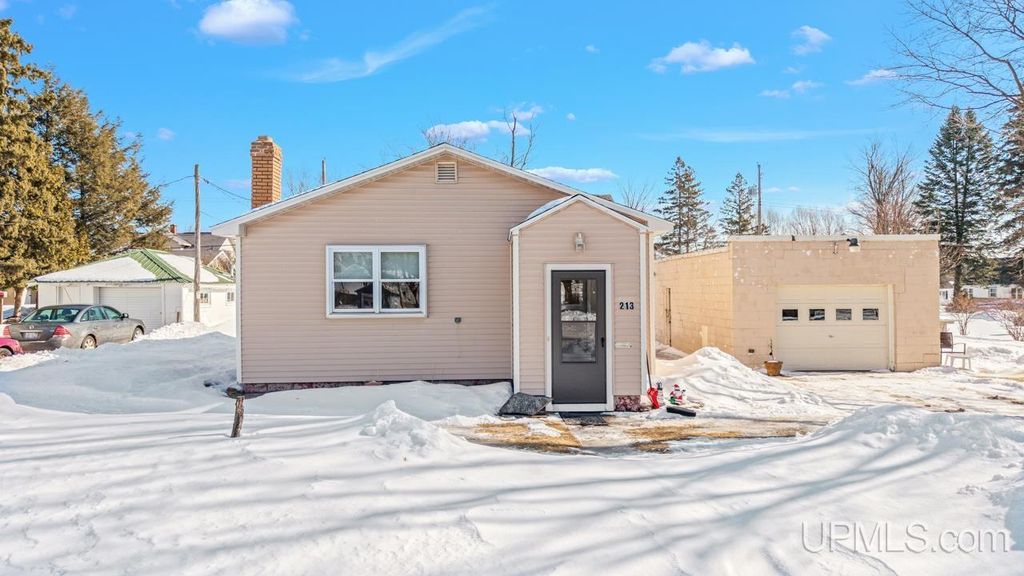 213 Roseland Street, Kingsford, MI 49802