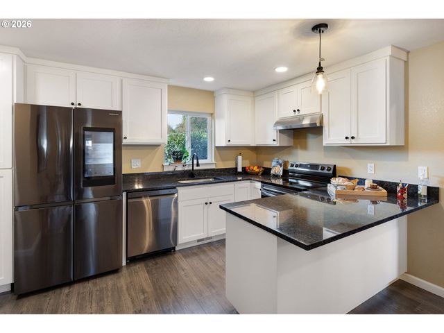 450 Hunsaker Ln, Eugene, OR 97404