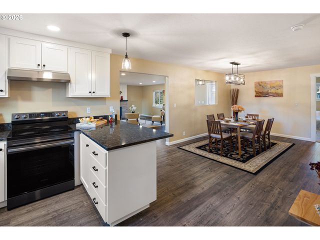 450 Hunsaker Ln, Eugene, OR 97404