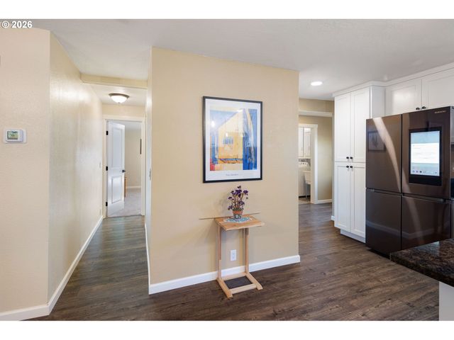 450 Hunsaker Ln, Eugene, OR 97404