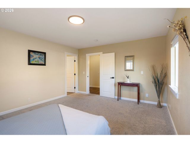 450 Hunsaker Ln, Eugene, OR 97404