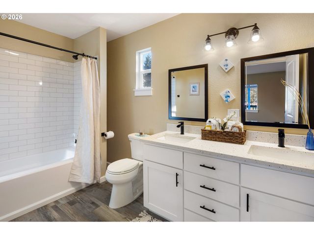 450 Hunsaker Ln, Eugene, OR 97404