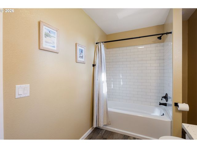 450 Hunsaker Ln, Eugene, OR 97404