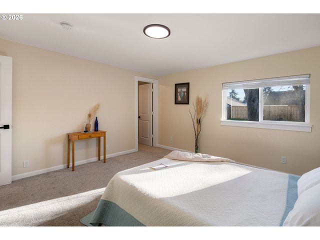 450 Hunsaker Ln, Eugene, OR 97404