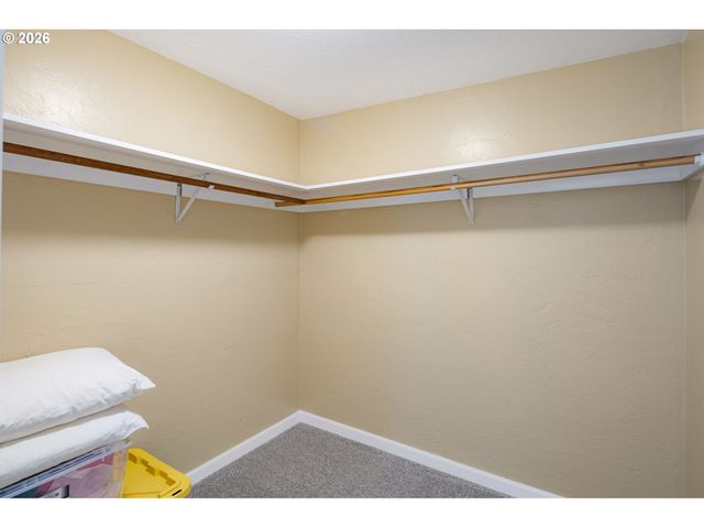 450 Hunsaker Ln, Eugene, OR 97404