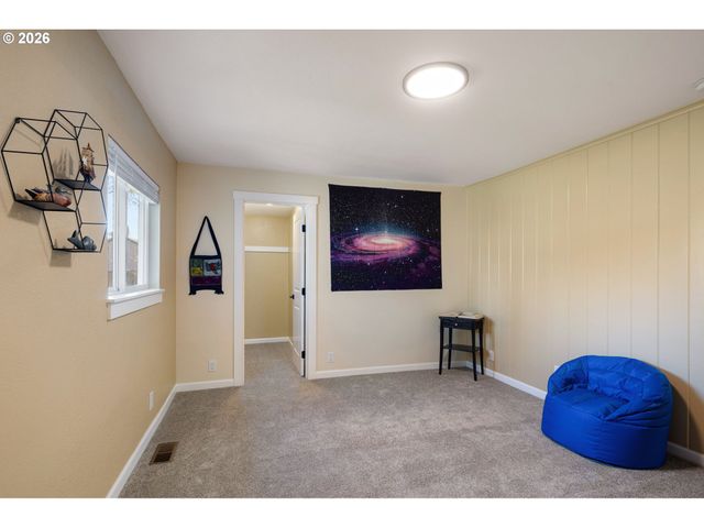 450 Hunsaker Ln, Eugene, OR 97404