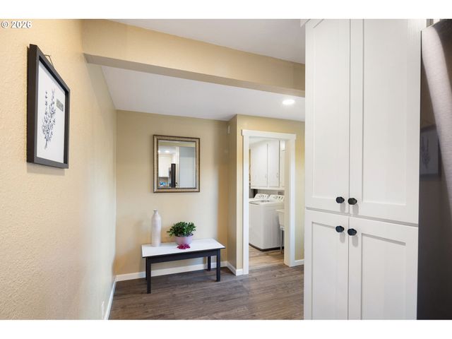 450 Hunsaker Ln, Eugene, OR 97404