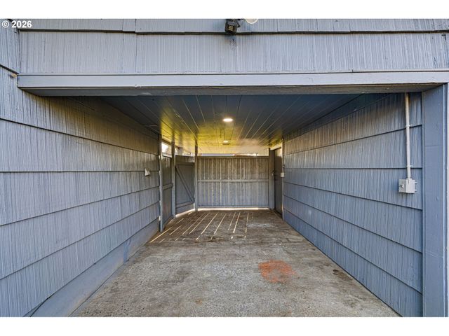 450 Hunsaker Ln, Eugene, OR 97404