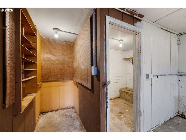 450 Hunsaker Ln, Eugene, OR 97404