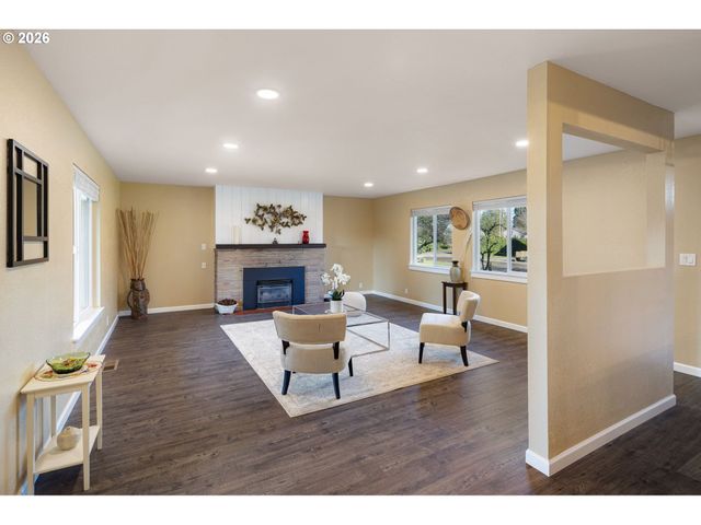 450 Hunsaker Ln, Eugene, OR 97404