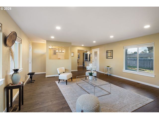 450 Hunsaker Ln, Eugene, OR 97404