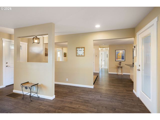 450 Hunsaker Ln, Eugene, OR 97404