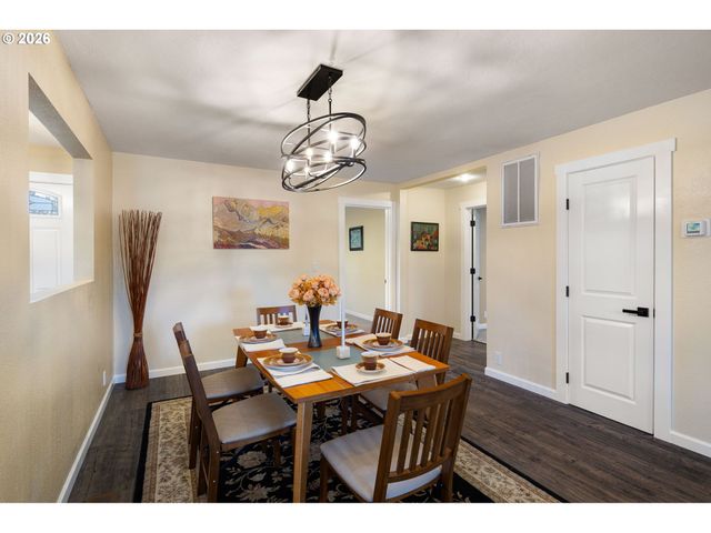 450 Hunsaker Ln, Eugene, OR 97404