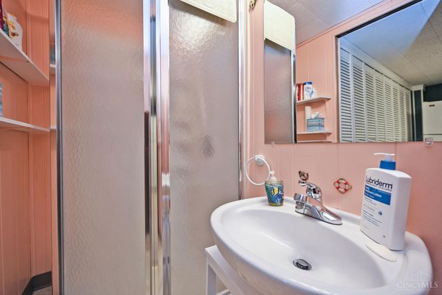137 Bayham Drive, Cincinnati, OH 45218