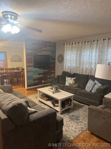 804 W Taliaferro, Madill, OK 73446