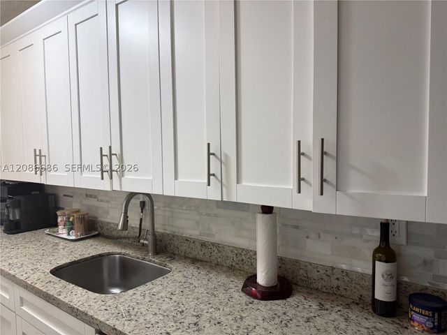 5033 NW 7th St 312, Miami, FL 33126