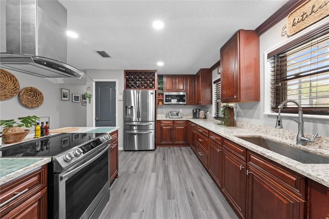 233 EASTERN AVENUE, St Cloud, FL 34769