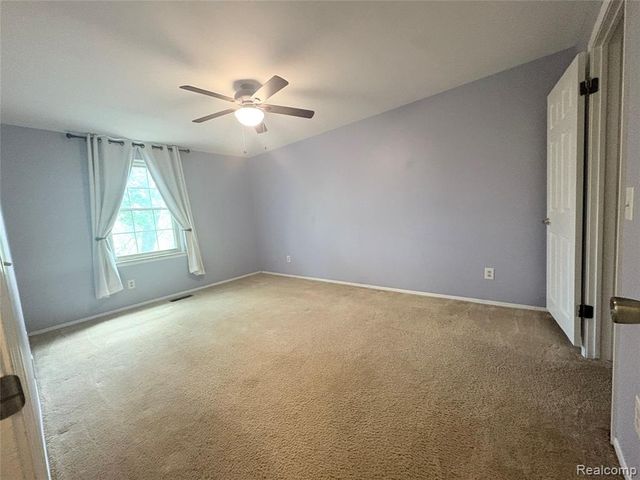 7595 Woodview Drive, Waterford, MI 48327