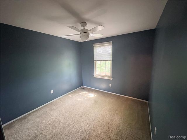 7595 Woodview Drive, Waterford, MI 48327