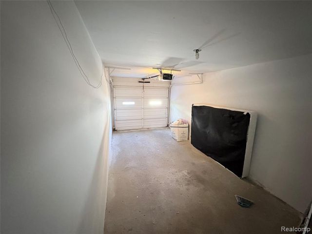 7595 Woodview Drive, Waterford, MI 48327