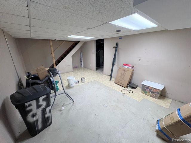 7595 Woodview Drive, Waterford, MI 48327
