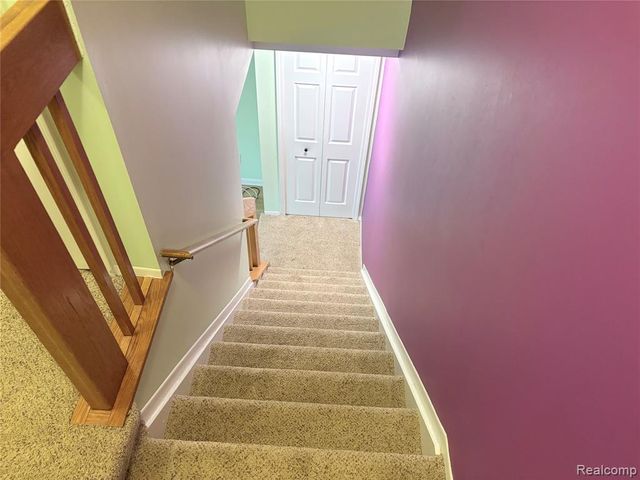 7595 Woodview Drive, Waterford, MI 48327