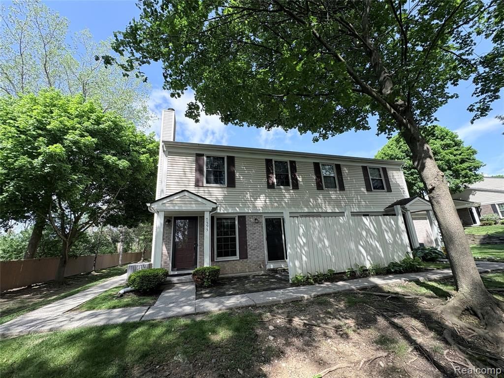 7595 Woodview Drive, Waterford, MI 48327
