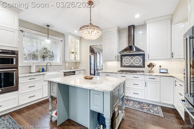 1247 Buckingham Road, Grosse Pointe Park, MI 48230