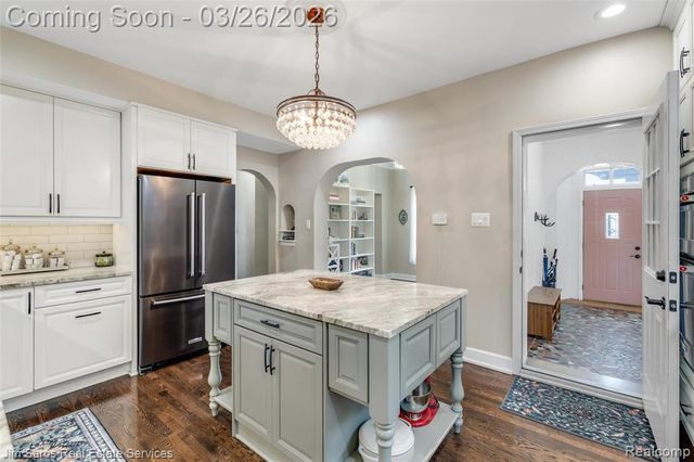 1247 Buckingham Road, Grosse Pointe Park, MI 48230