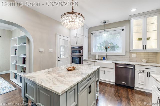 1247 Buckingham Road, Grosse Pointe Park, MI 48230