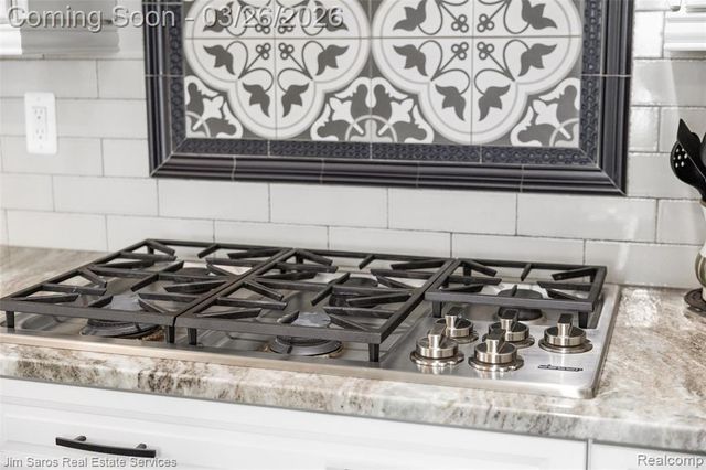 1247 Buckingham Road, Grosse Pointe Park, MI 48230