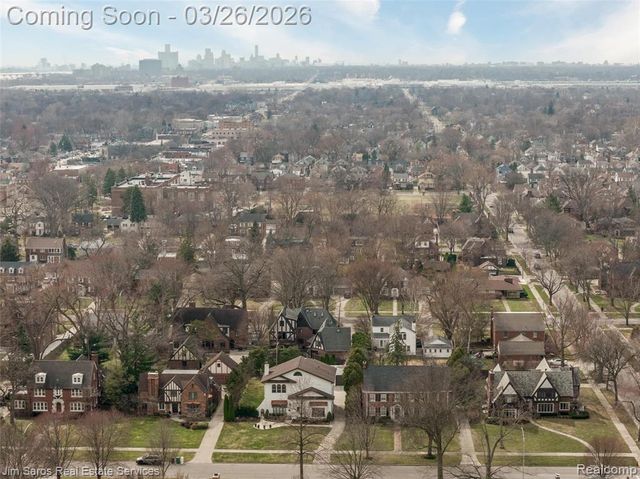 1247 Buckingham Road, Grosse Pointe Park, MI 48230