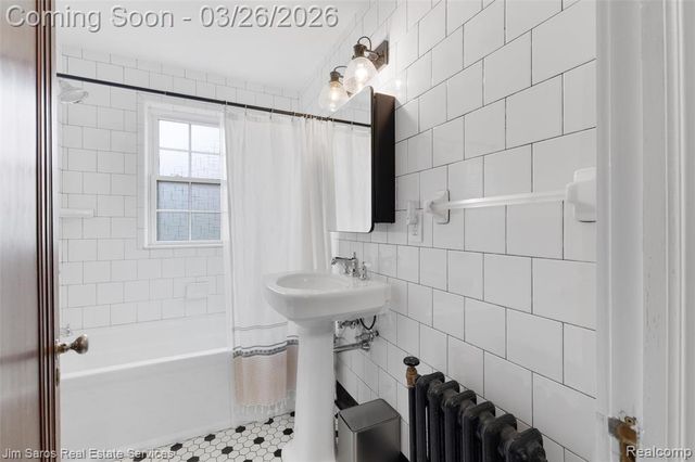 1247 Buckingham Road, Grosse Pointe Park, MI 48230