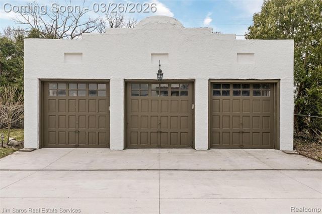 1247 Buckingham Road, Grosse Pointe Park, MI 48230