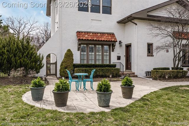 1247 Buckingham Road, Grosse Pointe Park, MI 48230