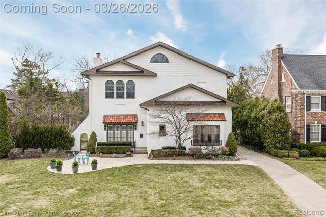 1247 Buckingham Road, Grosse Pointe Park, MI 48230