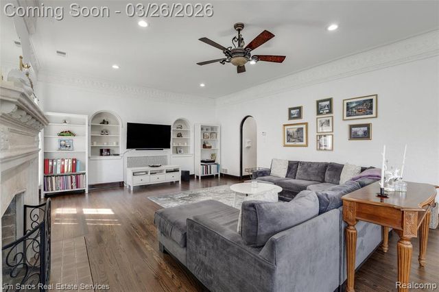 1247 Buckingham Road, Grosse Pointe Park, MI 48230